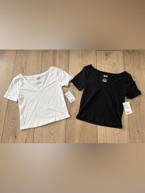 SO V-Neck Short Sleeve Top Duo - White & Black